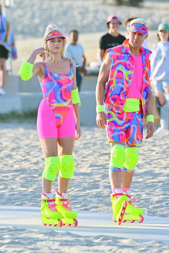 1241583711 LOS ANGELES CA - JUNE 27: Margot Robbie and Ryan Gosling on rollerblades film new scenes for 'Barbie' in Venice California. 27 Jun 2022. (Photo by MEGA/GC Images)