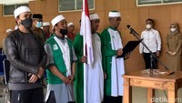 Sejumlah anggota Khilafatul Muslimin mendeklarasikan janji setia ke NKRI hari ini, Selasa (28/6/2022).