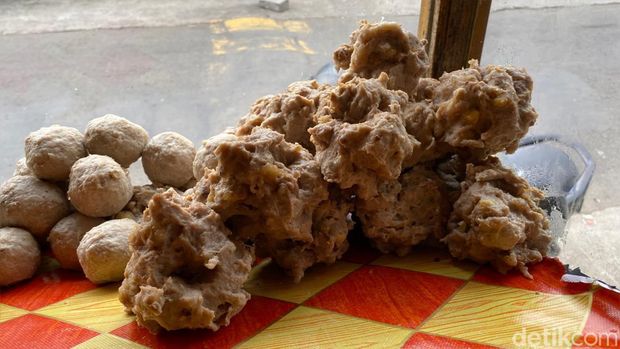 Bakso Jabrig, lezatnya bakso berbentuk unik dari tekstur urat daging sapi.