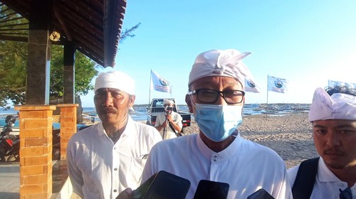 Bendesa Adat Intaran I Gusti Agung Alit Kencana saat ditemui wartawan di Pantai Mertasari, Desa Sanur Kauh, Selasa (28/6/2022)