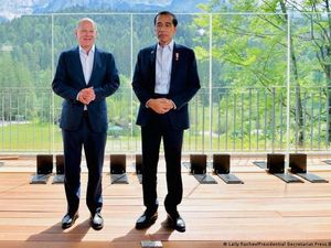 Bertemu Scholz-Macron, Jokowi Bahas Investasi dan Perdamaian Ukraina