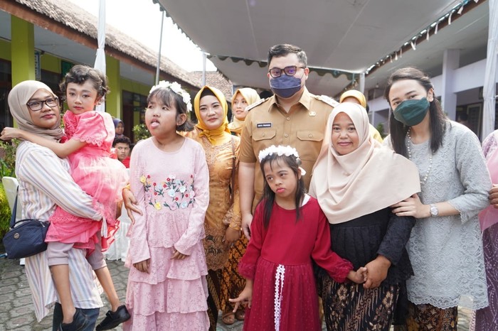 Bupati Kediri di SLB Dharma