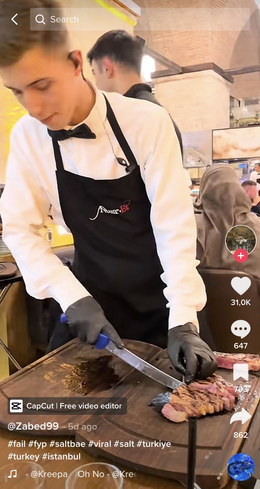 Chef di restoran Salt Bae jatuhkan steak mahal ke lantai