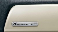 Masih ada lagi emblem 20th Anniversary di area interior. Foto: Daihatsu