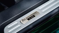Ada emblem 20th Anniversary di area pijakan kaki. Plus nomor produksi mobil. Foto: Daihatsu