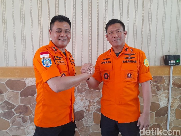 Deden Ridwansyah dan Jumaril yang saling bertukar tugas.