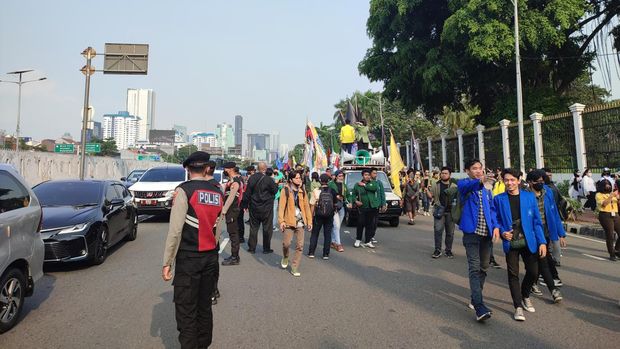 Demonstrasi mahasiswa menolak RKUHP di depan DPR (Rizky-detikcom)