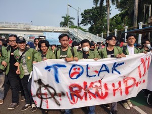 Aliansi Mahasiswa Demo Protes RKUHP Tiba di DPR, Lalin Tersendat