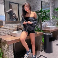 Nama DJ Joice sedang jadi sorotan setelah polisi menangkapnya atas kasus pemakaian narkoba. Sosoknya cukup tenar di Instagram dengan pengikut yang mencapai ratusan ribu. Unggahannya ramai dengan foto-foto yang memperlihatkan dia bergaya seksi.  (Foto: Instagram/@about.joice)