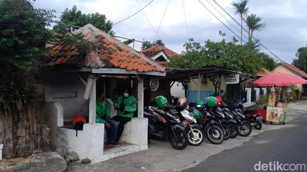 Driver ojol di pangkalan.