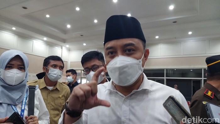 wali kota surabaya eri cahyadi