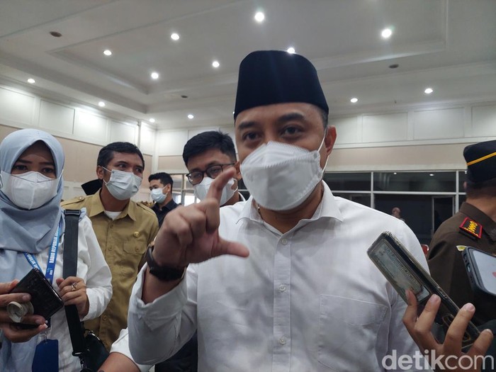 wali kota surabaya eri cahyadi