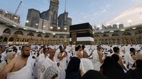Diketahui, ibadah haji dilakukan mulai tanggal 8 Dzulhijjah setiap tahun. jemaah haji melakukan ihram dengan niat dari tempat asal masing-masing. Kemudian seluruh jemaah haji berteduh di tenda sambil menunggu waktu wukuf di Arafah.
