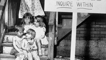 Empat anak ini dijual oleh ibunya, pertama kali foto itu muncul di The Vidette Messenger of Valparaiso, Indiana pada 5 Agustus 1948. Selama Perang Dunia II makanan dan persediaan dijatah. Bahkan sampai perang berakhirpun masyarakat masih merasakan dampaknya. Ratusan ribu orang kehilangan tempat tinggal dan menganggur, keluarga Chalifoux termasuk di antara mereka. Foto: Boredpanda