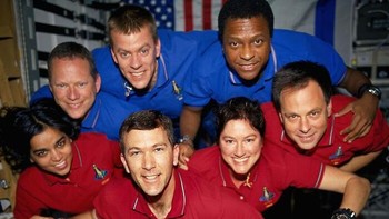 Para astronot tidak tahu bahwa pesawat ulang-alik Columbia tersebut rusak dan tidak dapat diperbaiki. Mereka pun tewas beberapa hari saat reentry (yang dianggap aman sampai saat itu). Foto: Boredpanda