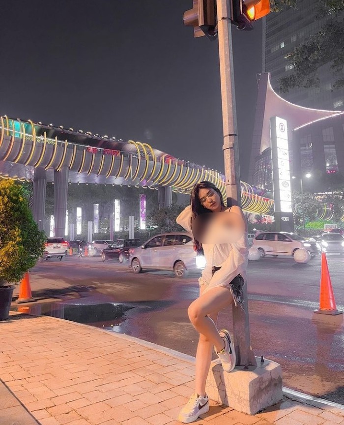 Intip Keseruan DJ Joice Challista Saat Ngopi dan Hangout di Bar