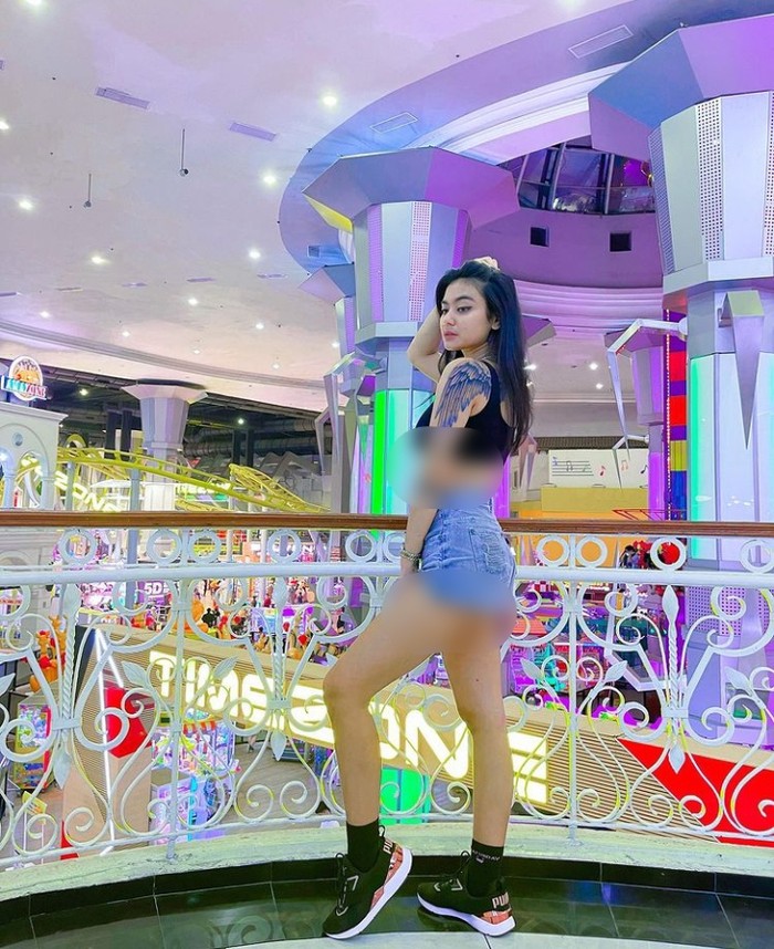 Galeri DJ Joice Challista Intip Keseruan DJ Joice Challista Saat Ngopi dan Hangout di Bar