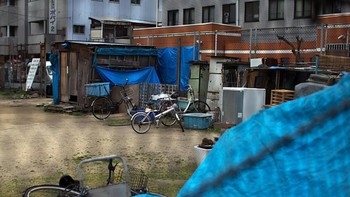 Mereka bertahan hidup dengan seadanya dan menerima pekerjaan serabutan. Foto: Getty Images