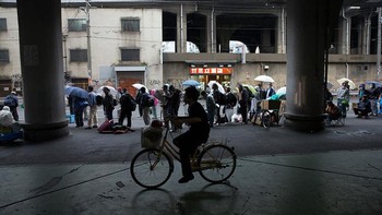 Mereka harus mengantre untuk mendapat penginapan sementara. Foto: Getty Images