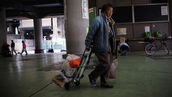 Mayoritas gelandangan di Jepang hidup di taman, kemudian pinggir sungai diikuti di pinggir jalan. Foto: Getty Images