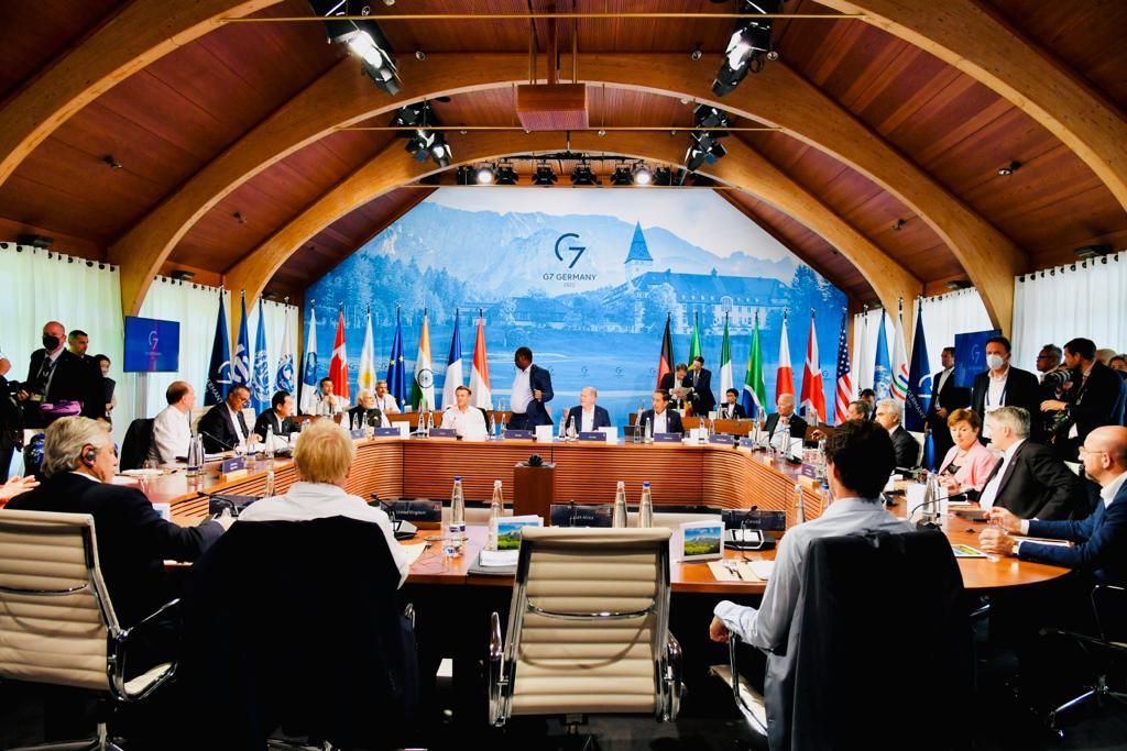 Presiden Joko Widodo menyerukan negara G7 dan G20 untuk bersama-sama mengatasi krisis pangan yang saat ini mengancam rakyat di negara-negara berkembang jatuh ke jurang kelaparan dan kemiskinan ekstrim.