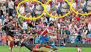 Penontonnya sama. Foto: Boredpanda