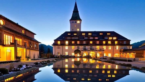 Seperti dilansir dari DW, Selasa (28/6/2022) ternyata ada banyak alasan kenapa pertemuan KTT G7 ini kembali diadakan di Schloss Elmau. Sebelumnya di tahun 2015, Schloss Elmau juga menjadi pilihan lokasi pertemuan. Seperti dilansir dari DW, Selasa (28/6/2022) ternyata ada banyak alasan kenapa pertemuan KTT G7 ini kembali diadakan di Schloss Elmau. Sebelumnya di tahun 2015, Schloss Elmau juga menjadi pilihan lokasi pertemuan.