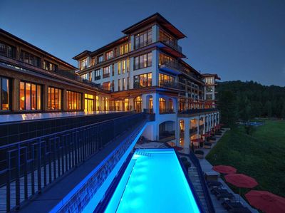 Ini Lho Resort Indah Tempat Jokowi dan Petinggi G7 Bertemu