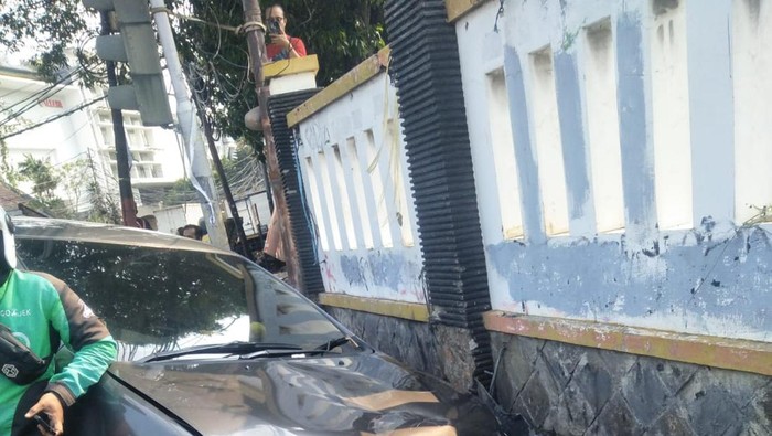 Innova seruduk mobil hingga motor di Jakpus