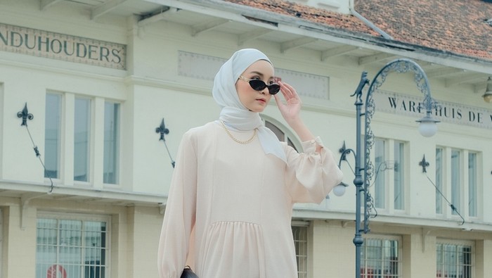 Inspirasi midi dress dari Mayoutfit.