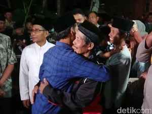 Berakhirnya Kerinduan Kakek Muhadi Terpisah dengan Istri-Anak Selama 30 Tahun