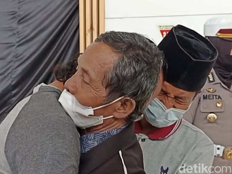 Air Mata Pelepas Kangen untuk Kakek Muhadi yang 30 Tahun Pisah