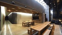 YG Entertainment pernah menampilkan potret kantin agensinya yang keren. Didominasi warna hitam dan unsur kayu yang membuat tampilannya terlihat minimalis. Foto: site news
