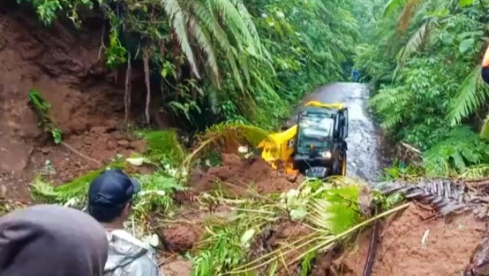 Kawasan Erek-erek Ijen Kembali Longsor, Alat Berat Diturunkan