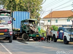 Kronologi Lengkap Motor-Dua Orang Tewas Tergencet 2 Truk di Bungah Gresik