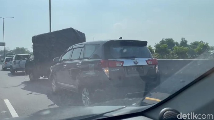 Kepadatan lalu lintas di Tol Sidoarjo-Waru