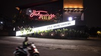 Riza mengatakan atas ketidaklengkapan administrasi itu dikeluarkan rekomendasi untuk Dinas Penanaman Modal dan Pelayanan Terpadu Satu Pintu (PTSP) mencabut izin usaha Holywings.  