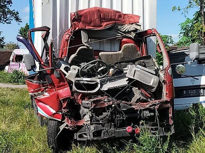 Kondisi truk yang terlibat kecelakaan di Tol Boyolali, Selasa (28/6/2022).