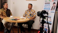 Program pemerintah melalui KUR, dikatakan dia, bisa membangkitkan ekonomi. Untuk itu, Pegadaian hadir untuk salurkan KUR super mikro. KUR dengan program supermicro nilainya Rp5,9 triliun dan akan dilayani oleh 600 cabang pegadaian di seluruh wilayah di Indonesia.
