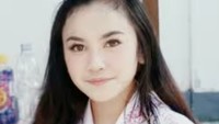 Ini penampilan Mahalini saat mengenakan seragam SMA yang dicorat-coret merayakan kelulusan. Foto: Instagram Mahalini