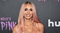 Megan Fox memang kini menjadi aktris yang kerap mengumbar sensasi.  Foto: Arturo Holmes/WireImage