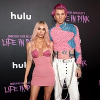 Ini bukan kali pertama Megan Fox disebut mirip Kim Kardashian. Sebelumnya saat menghadiri Billboard Music Awards 2022, pemain film Transformers itu juga disebut mirip keluarga Kardashian. Foto: Arturo Holmes/WireImage