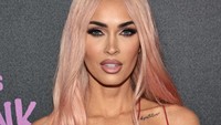 Megan Fox. Saya tidak memiliki pertanyaan dalam pikiran saya tentang menjadi biseksual. Tapi saya juga seorang munafik, saya tidak akan pernah berkencan dengan seorang gadis yang biseksual, karena itu berarti mereka juga tidur dengan laki-laki, dan laki-laki sangat kotor sehingga saya tidak ingin tidur dengan seorang gadis yang telah tidur dengan seorang laki-laki, kata Fox kepada Esquire pada 2009.  Foto: Arturo Holmes/WireImage