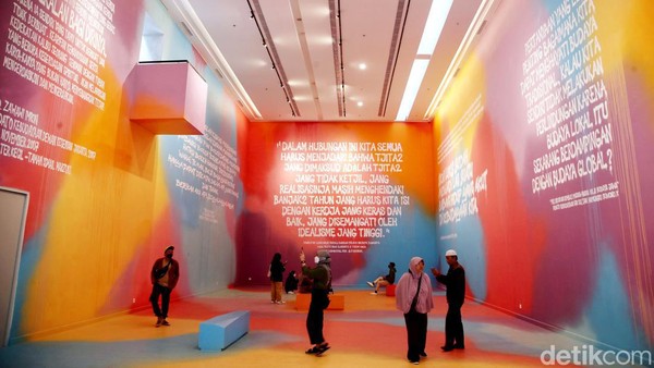 Di galeri annex pengunjung dapat melihat sejumlah kutipan dari tokoh-tokoh seperti Sri Sultan Hamengkubuwono X dan mantan Gubernur DKI Ali Sadikin yang ditulis di dinding dengan warna-warna cerah.