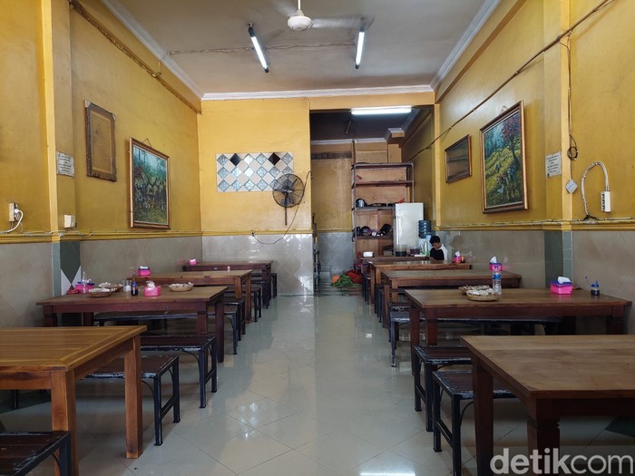 Warung Pedas Ibu Andika dan Nasi Ayam Ibu Oki