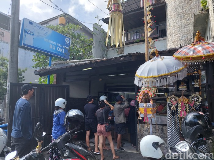 Warung Pedas Ibu Andika dan Nasi Ayam Ibu Oki