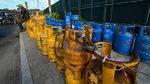Mengular! Begini Panjangnya Antrean Beli Gas di Sri Lanka