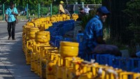 Sri Lanka terperosok dalam krisis ekonomi yang mendalam. Negara di Asia Selatan itu gagal bayar utang luar negeri (ULN) US$ 51 miliar atau Rp 754,8 triliun (kurs Rp 14.800) sehingga dapat dikatakan bangkrut.  