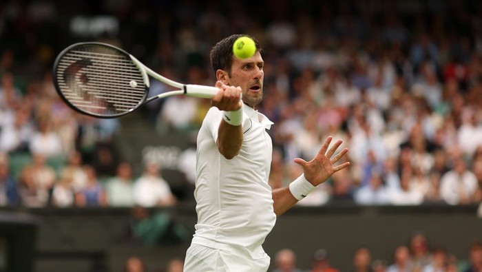 LONDON, ENGLAND - JUNE 27: Novak Djokovic of Serbia plays a forehand against Soonwoo Kwon of South Korea during the Mens Singles First Round match during Day One of The Championships Wimbledon 2022 at All England Lawn Tennis and Croquet Club on June 27, 2022 in London, England. (Photo by Julian Finney/Getty Images)
