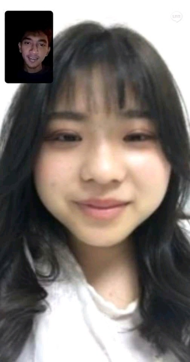 Pratama yang tinggal di Rokan Hilir, Pekanbaru, Riau itu mengungkapkan percakapan keduanya cukup singkat. Hingga satu bulan kemudian, Yuri mengirim pesan melalui dirrect message (DM) Instagram untuk bertanya kontak Pratama. Dia tiba-tiba nanya contact saya. Aku pengen ngobrol lagi, boleh minta contact Line kamu gak? kata Yuri. Saya nggak punya, kalau kamu mau download aja WhatsApp, saya bilang ke dia. Dari tukaran WhatsApp kita mulai dekat, tuturnya. Foto: Dok. pribadi Pratama.